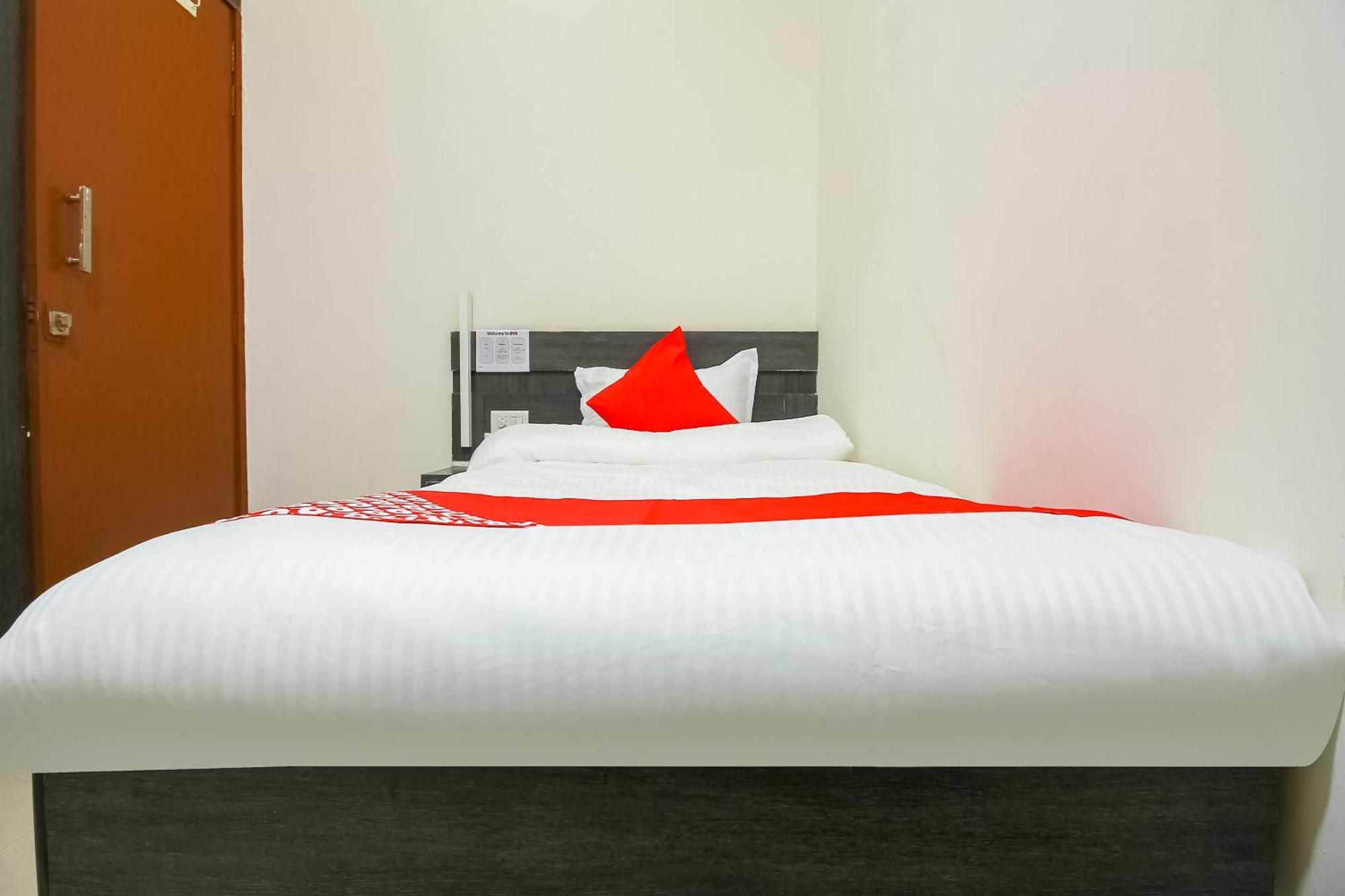 Hotel O Unique Inn Dhule Экстерьер фото