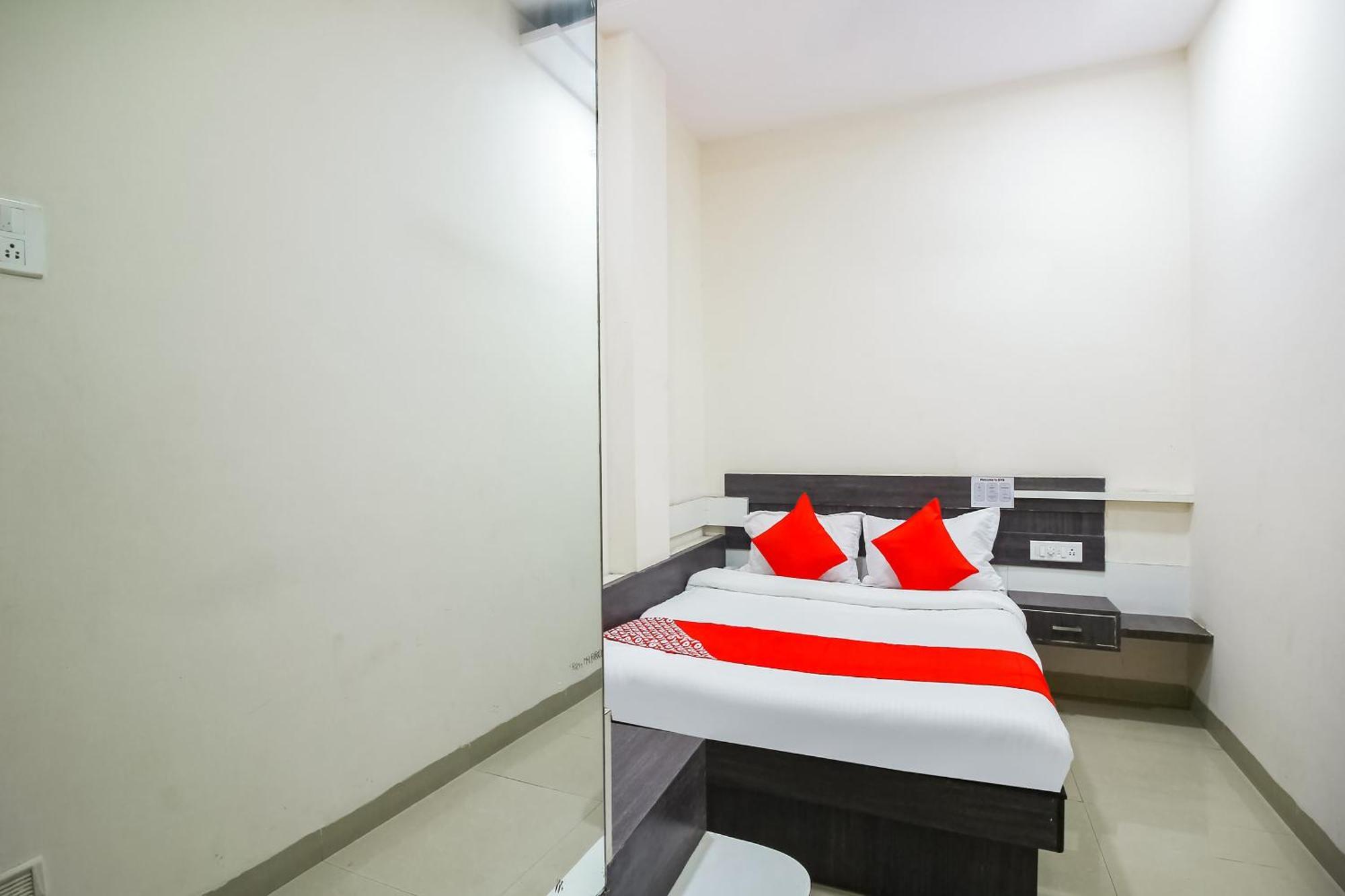 Hotel O Unique Inn Dhule Экстерьер фото