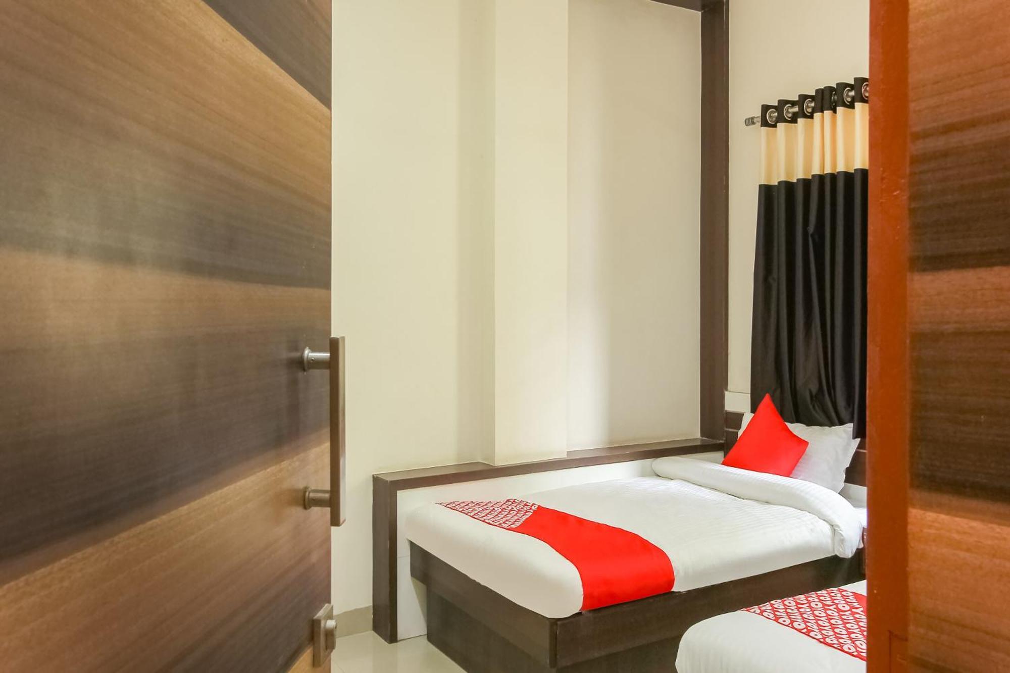 Hotel O Unique Inn Dhule Экстерьер фото