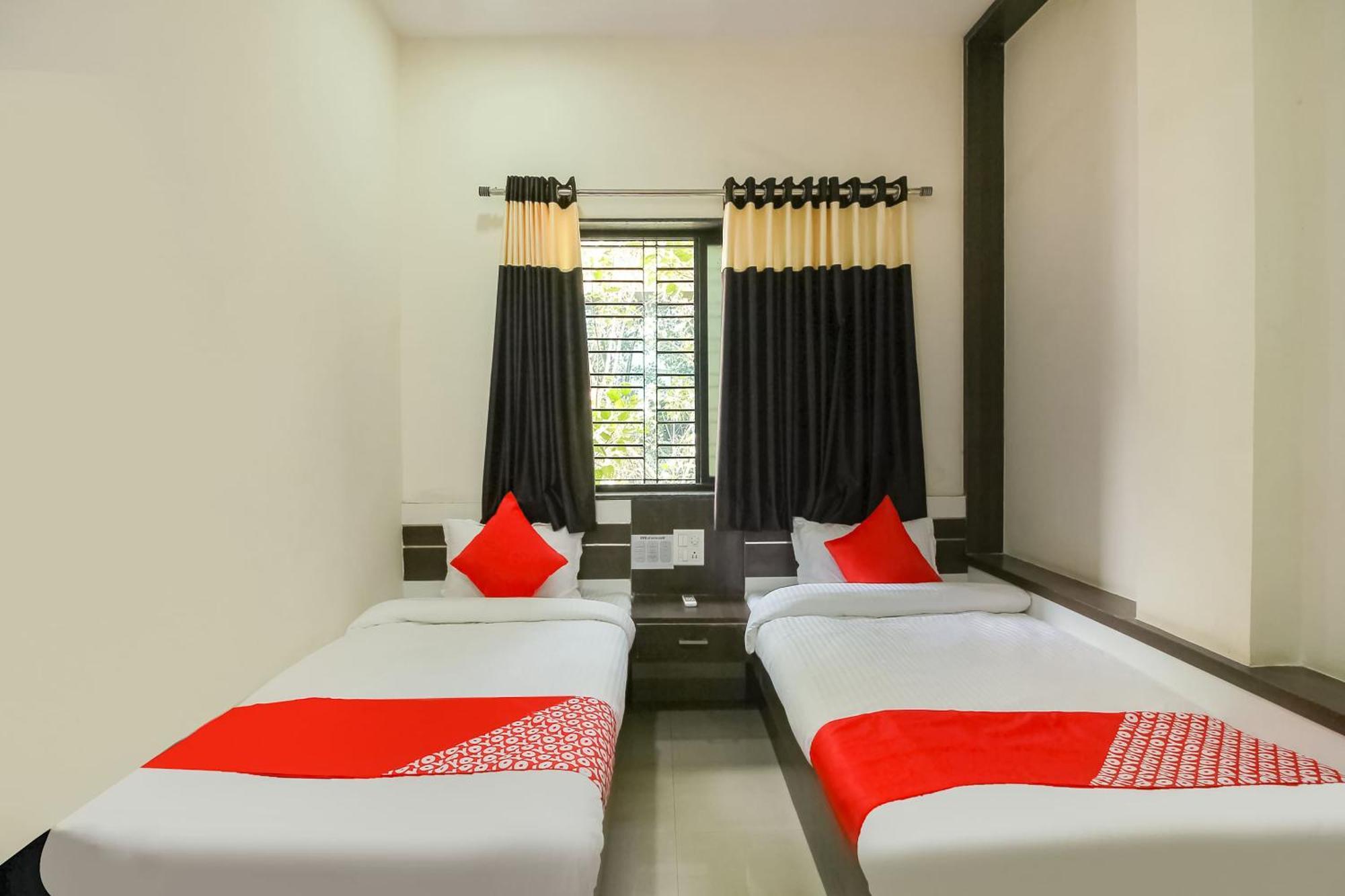 Hotel O Unique Inn Dhule Экстерьер фото