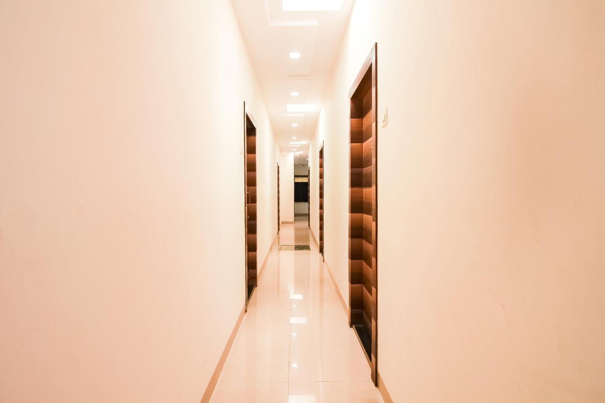Hotel O Unique Inn Dhule Экстерьер фото