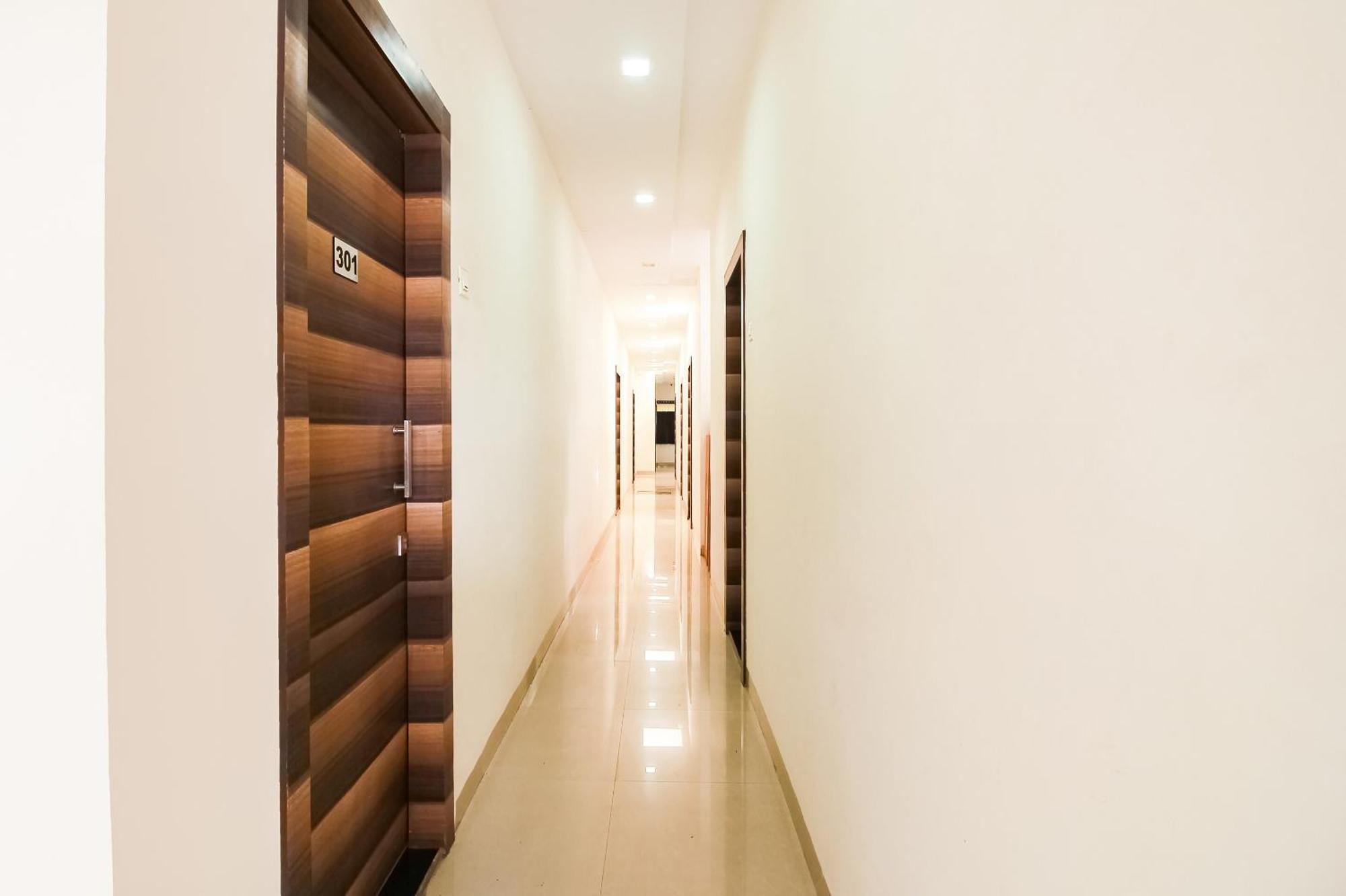 Hotel O Unique Inn Dhule Экстерьер фото