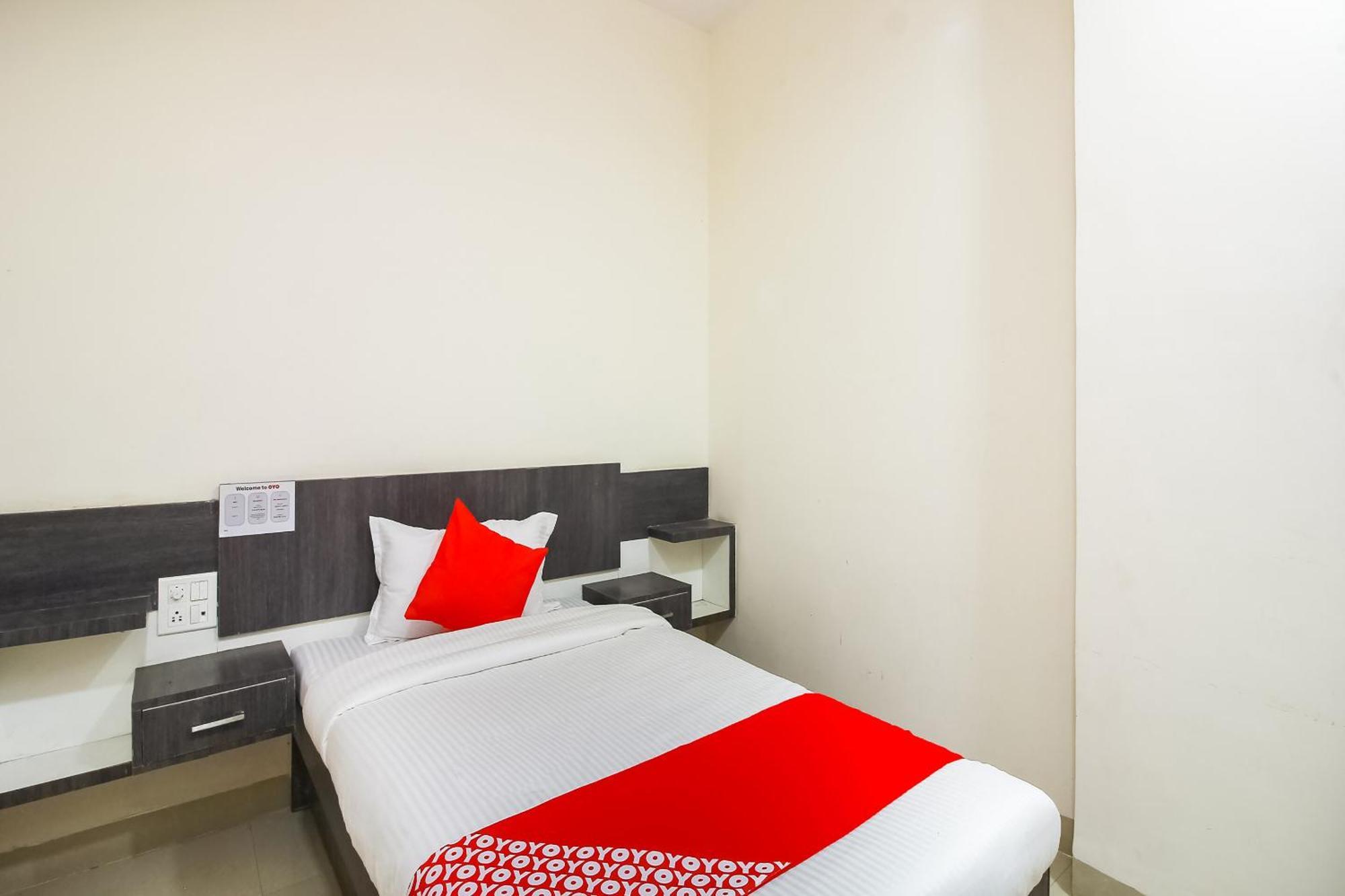 Hotel O Unique Inn Dhule Экстерьер фото